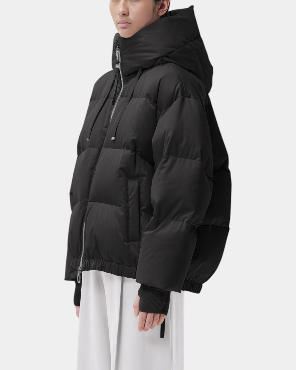 Duno Heka M – Piumino corto oversize in raso tecnico con cappuccio