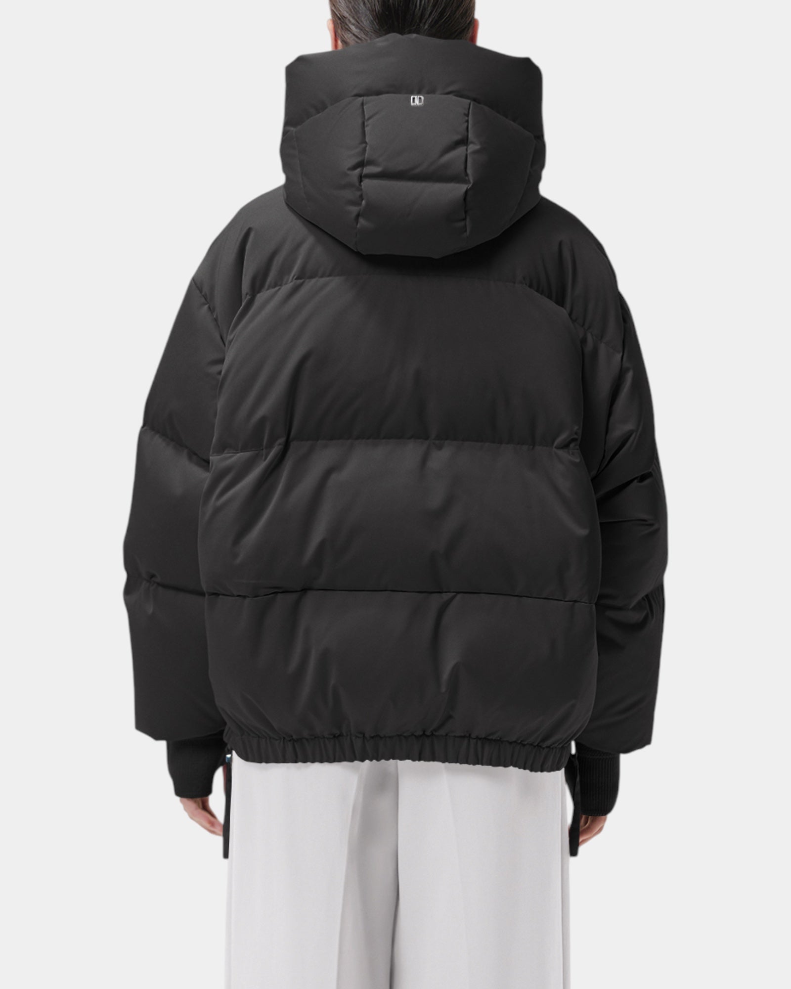 Duno Heka M – Piumino corto oversize in raso tecnico con cappuccio